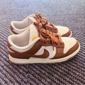 NIKE White & Brown Dunk Low Sneakers Size 8 US